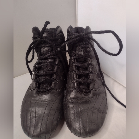 Boots - Picture 2 of 10